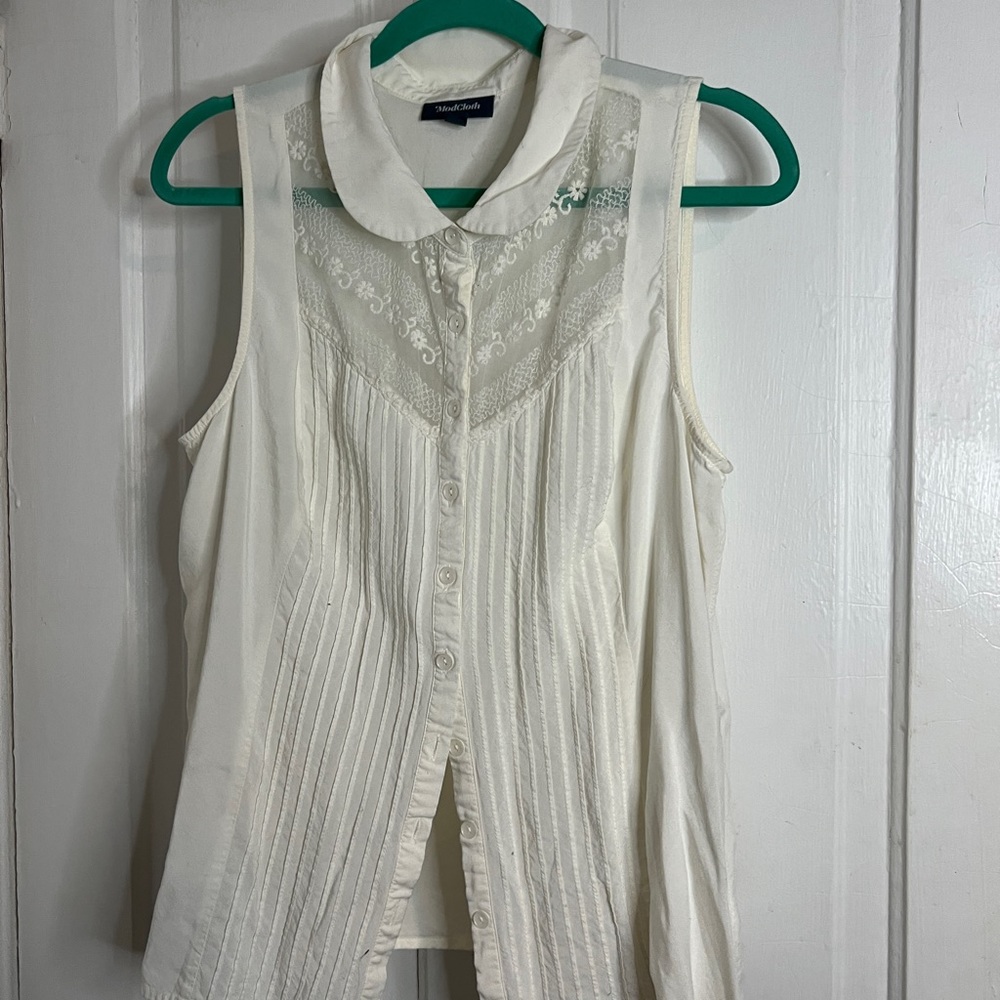 Modcloth sleeveless lace inset button down